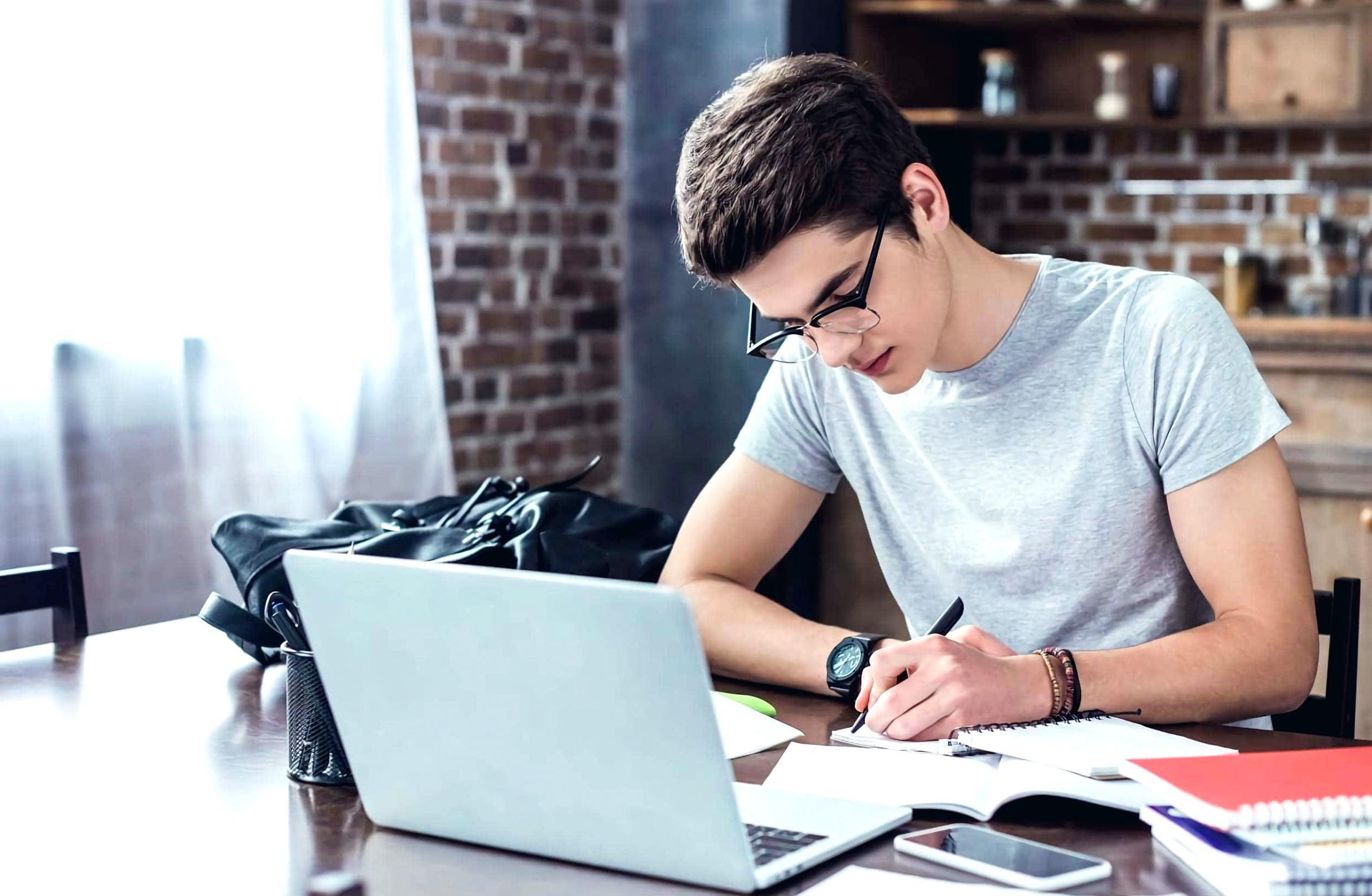 Materiale didattico e strumenti per analisi keyword professionale